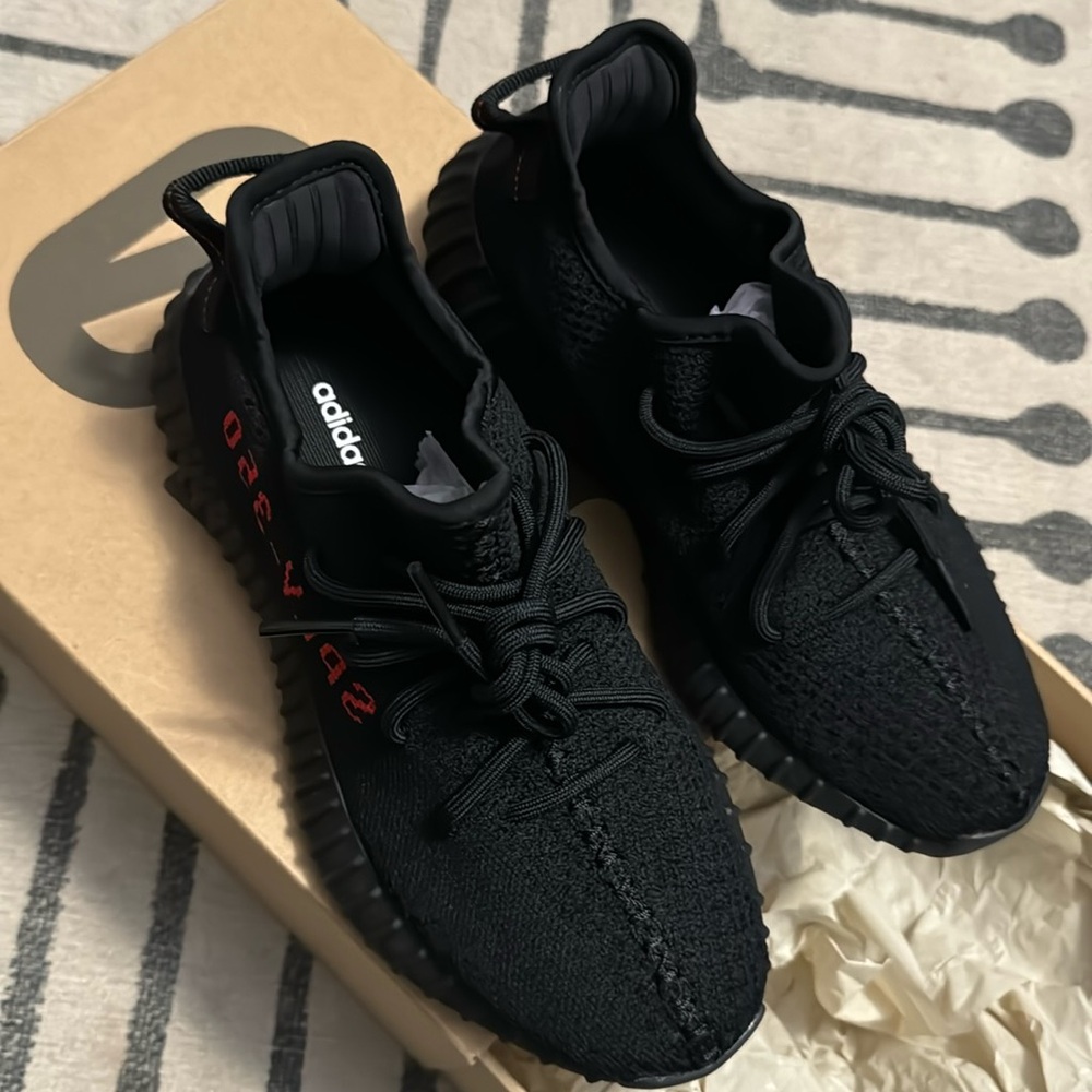 YZY 350 V2 CBlack with Red